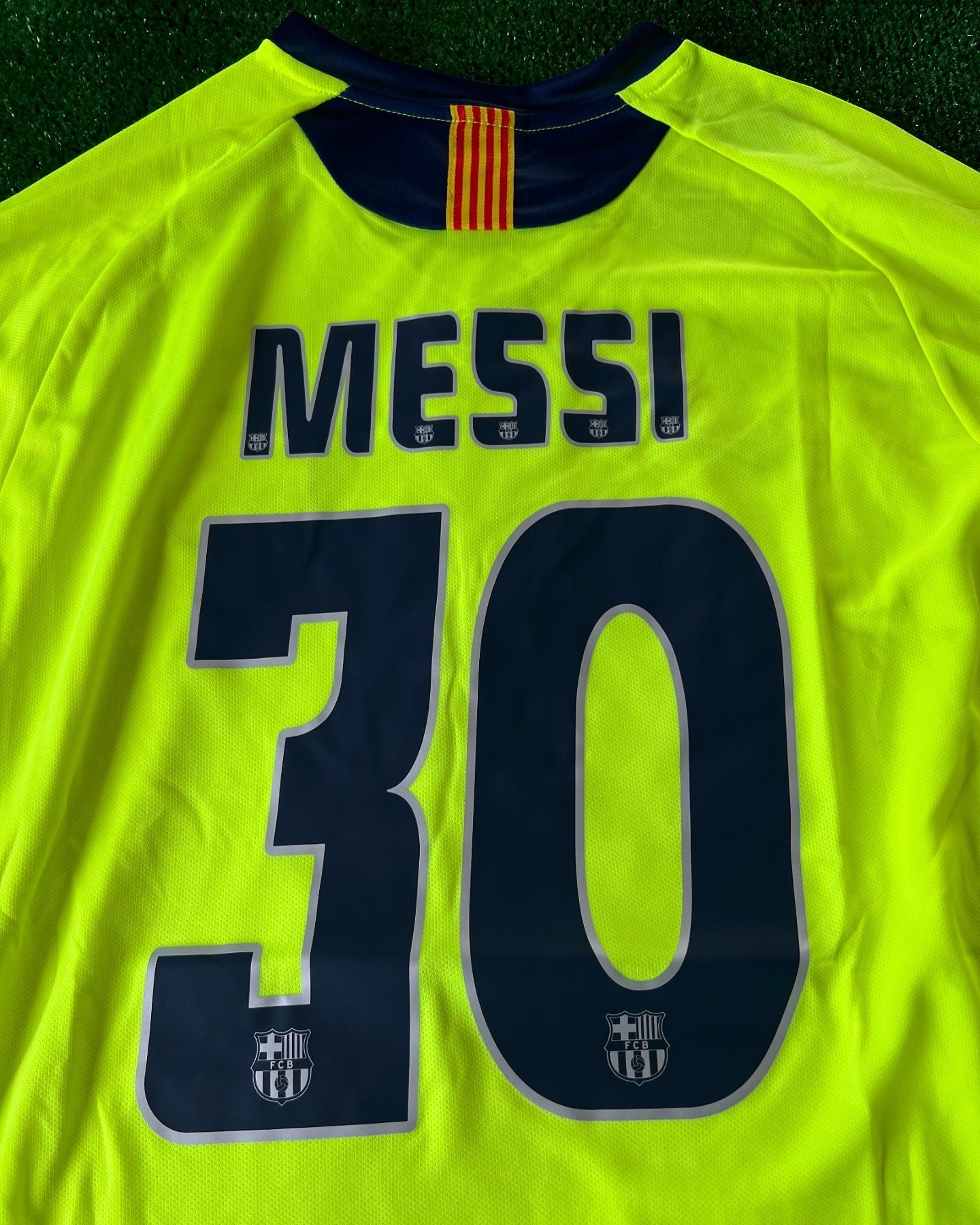 Lionel Messi Long-Sleeve Retro Yellow-Green Barcelona Jersey – 2005/06 Season